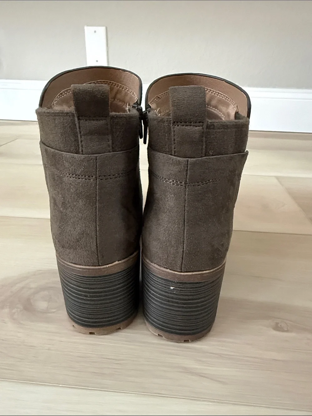 NWT Women's Life Stride Maggie Brown Block Heel Ankle Boots Size 11W